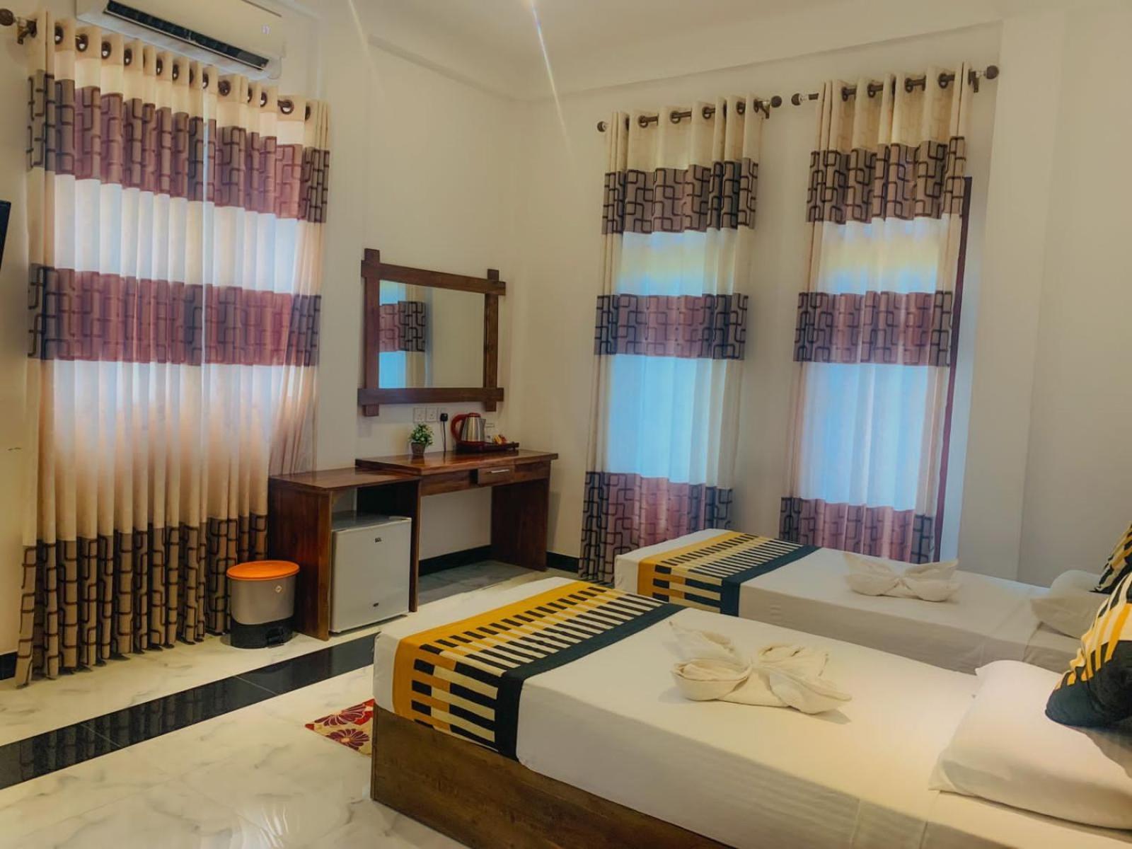 Hotel River Front Tissamaharama Exterior photo