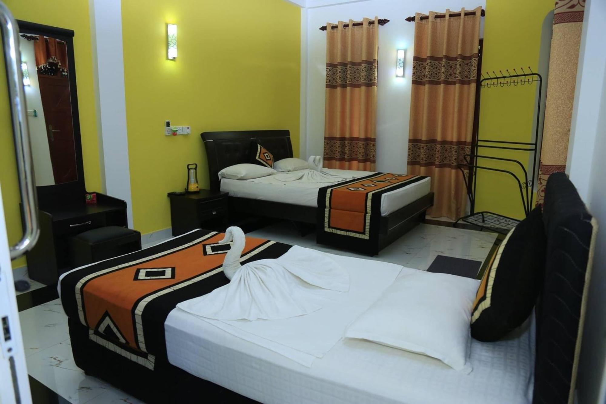 Hotel River Front Tissamaharama Exterior photo