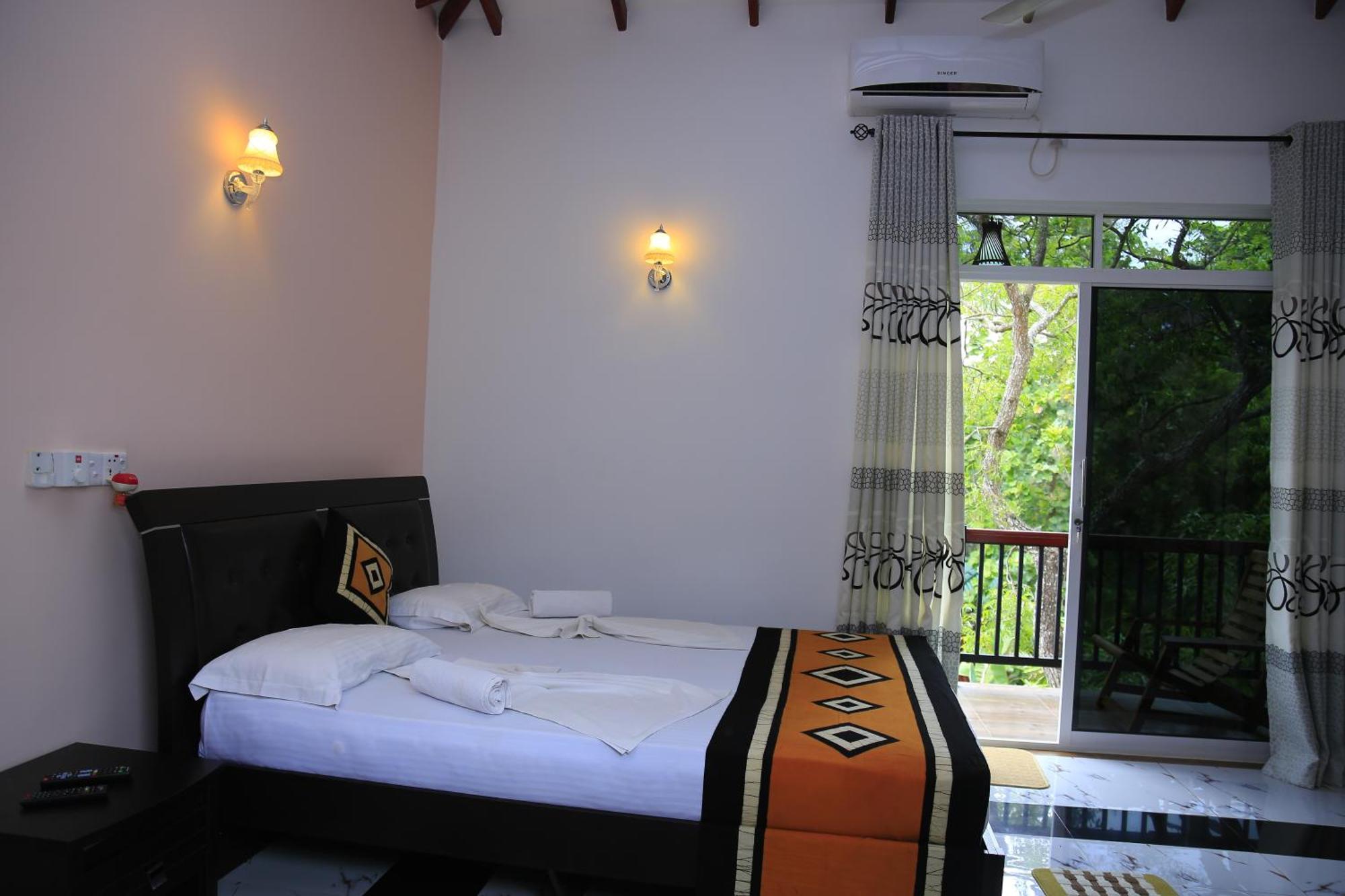 Hotel River Front Tissamaharama Exterior photo